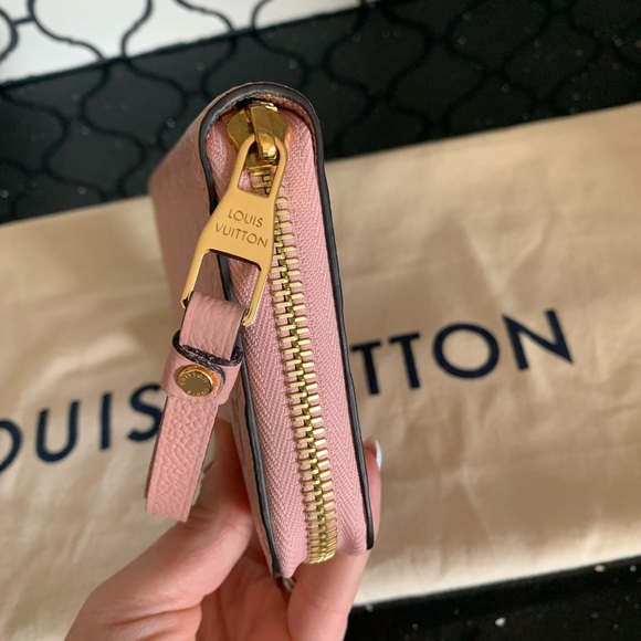 Sold Rare Louis Vuitton Rose Ballerine Zippy - Picture 3 of 13